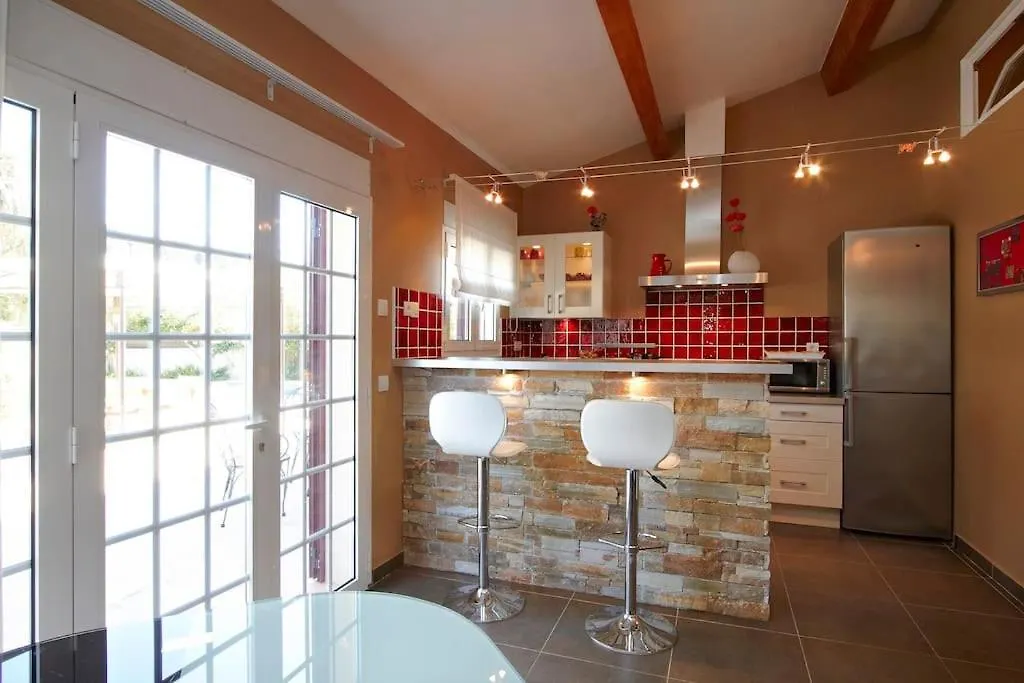 Studio Dans Villa Avec Piscine location